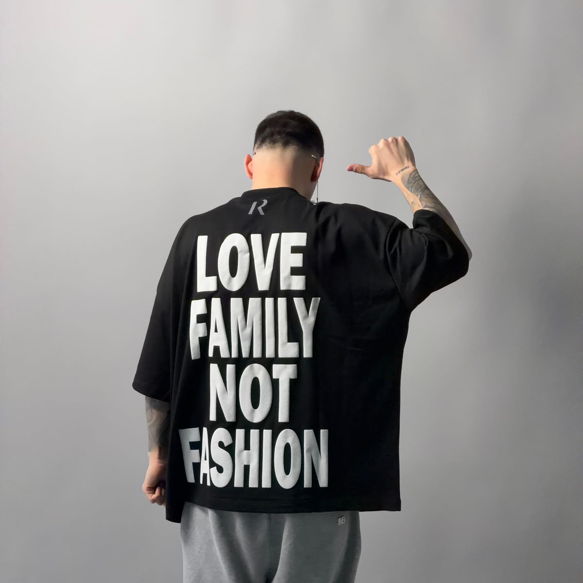 T-Shirt - LOVE FAMILY NOT FASHION