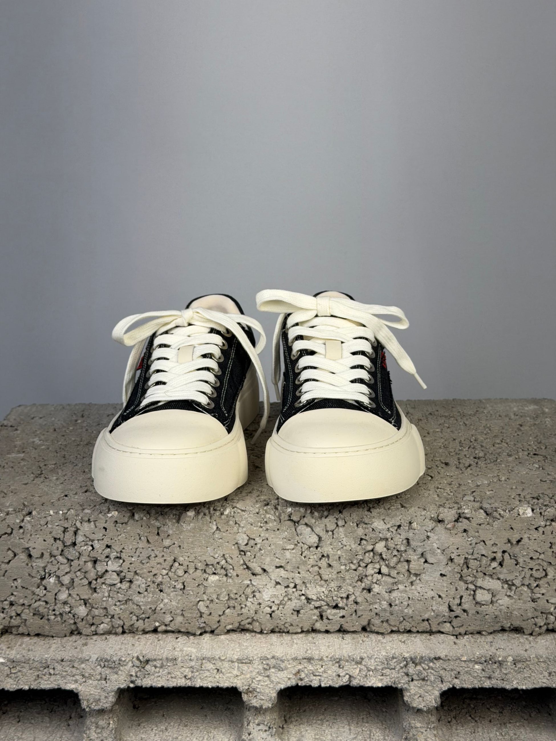 HTEM940301 - Scarpe - Acupuncture1993