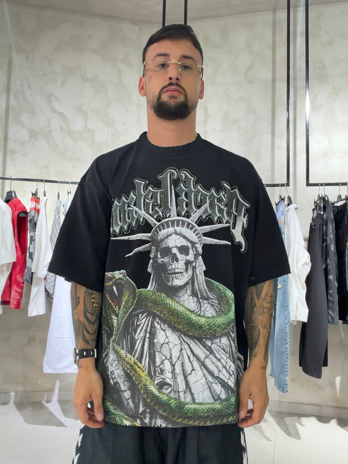 2032 - T-Shirt - BLACK ISLAND