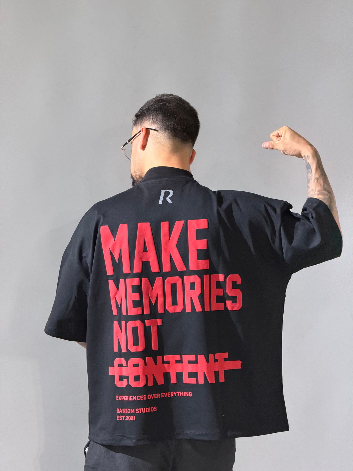 T-Shirt - MAKE MEMORIS NOT CONTENT