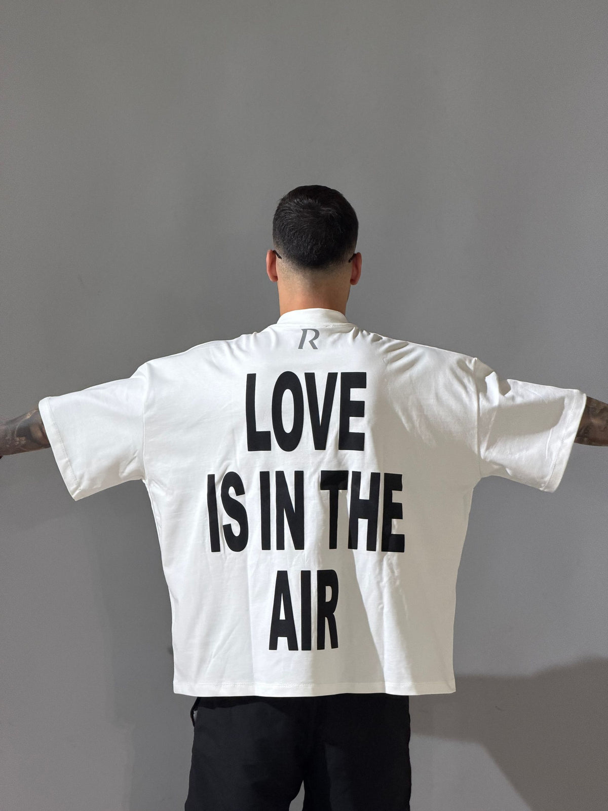 T-Shirt - LOVE IS IN THE AIR