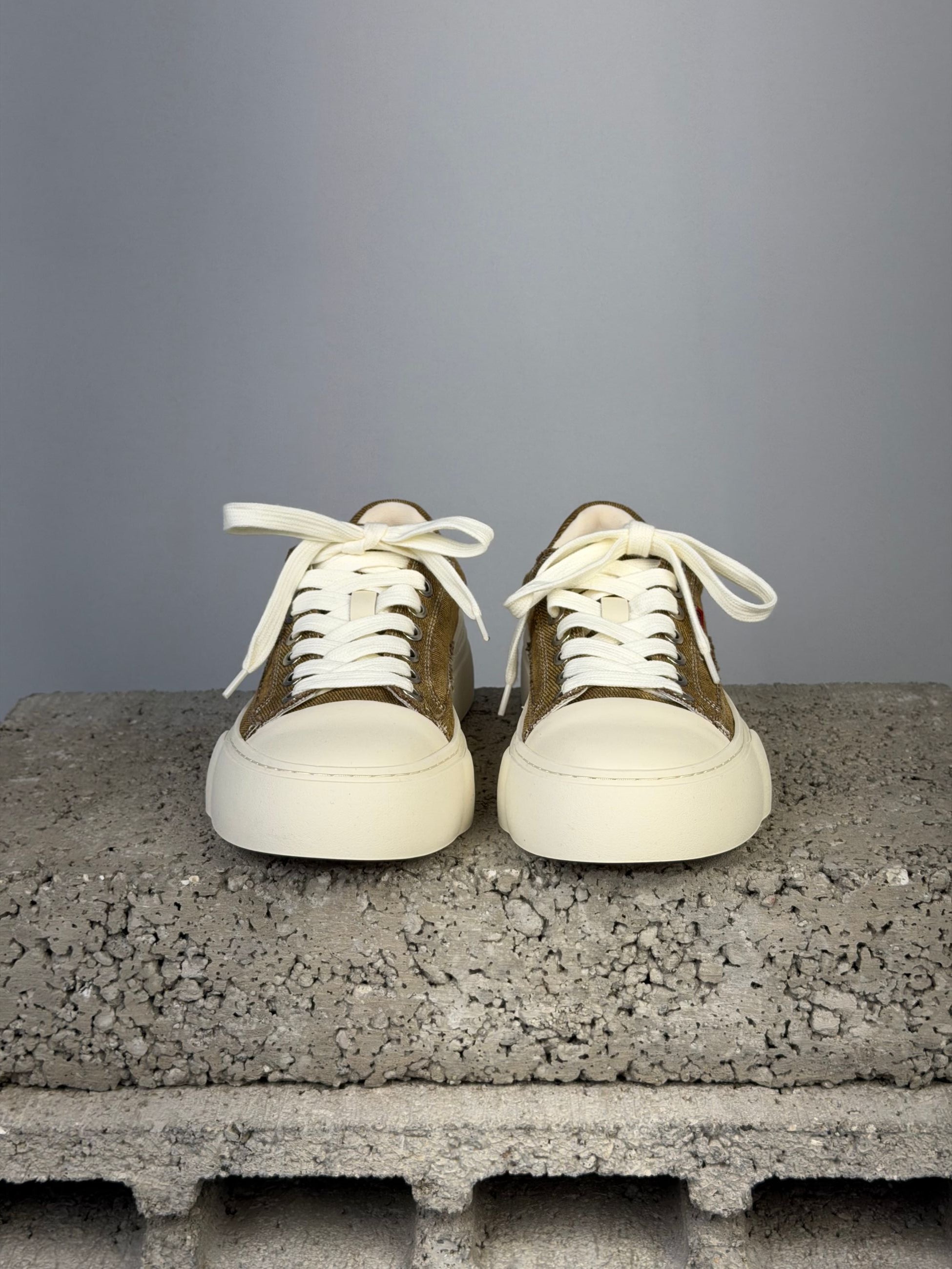 HTEM940301 - Scarpe - Acupuncture1993